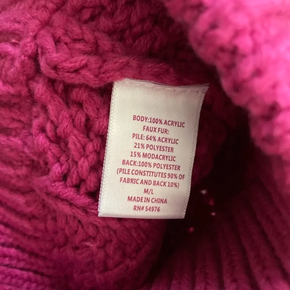 SO | NWT Winter Beanie & Glove Set - Picture 3 of 4